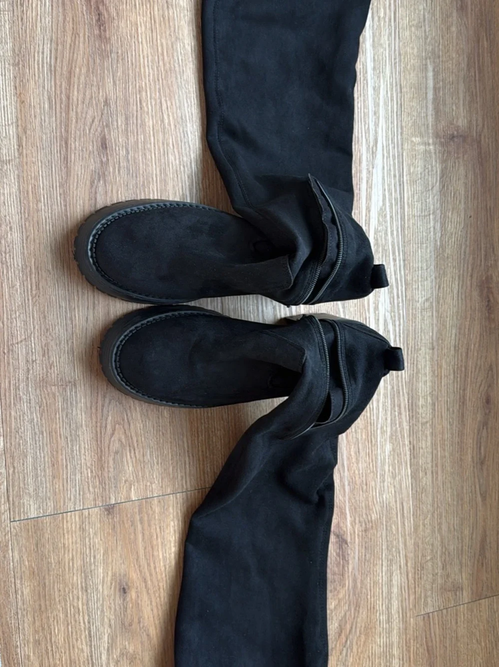 Black Knee-High Chunky Heel Boots - Women